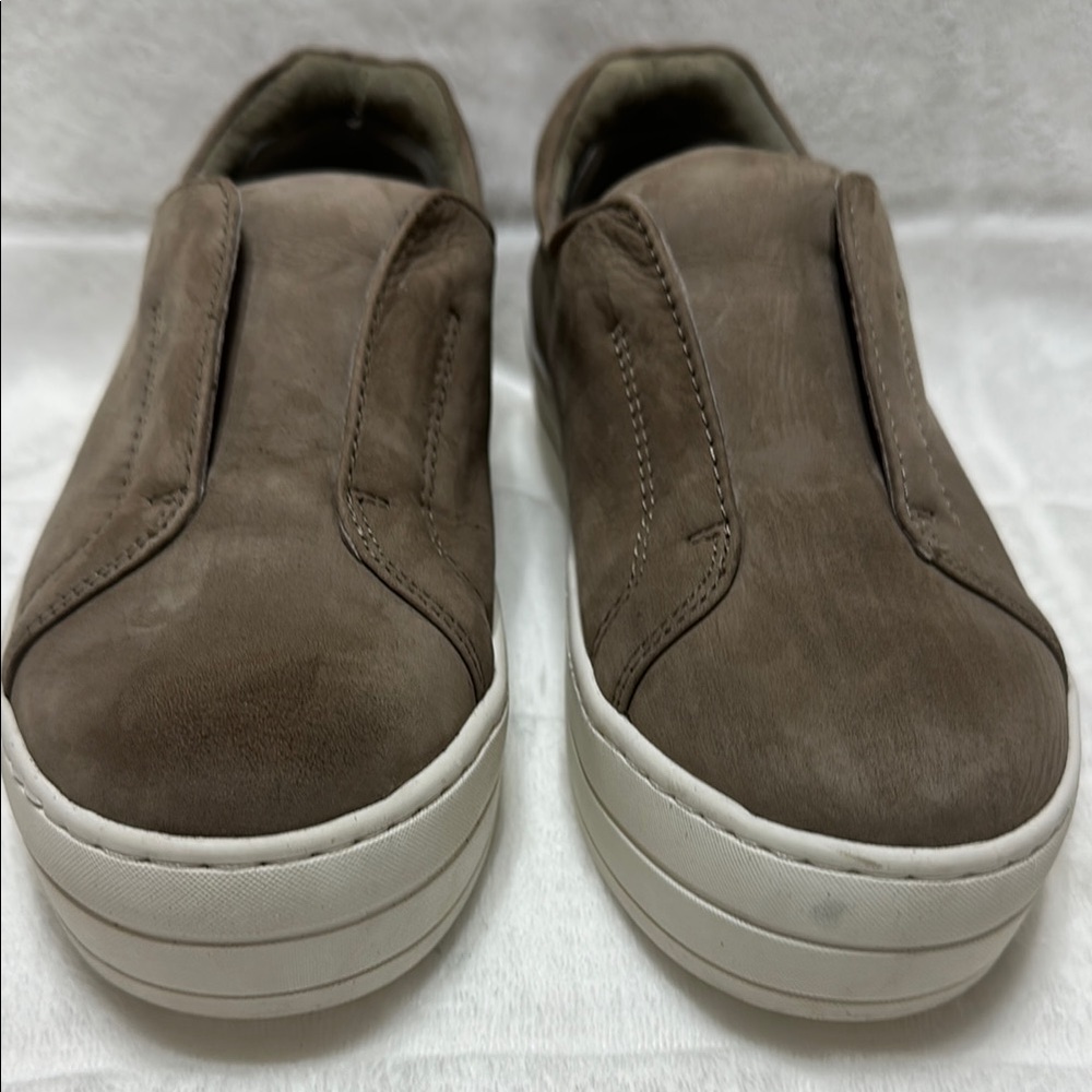 J/SLIDES Tan and White Platform Sneakers